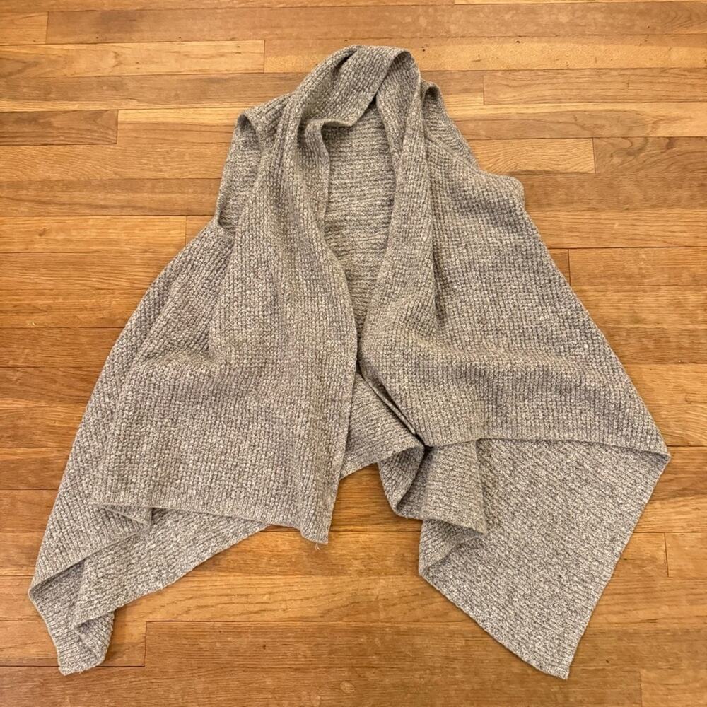 Old Navy gray open front sleeveless asymmetrical tunic sweater sz medium M
b62